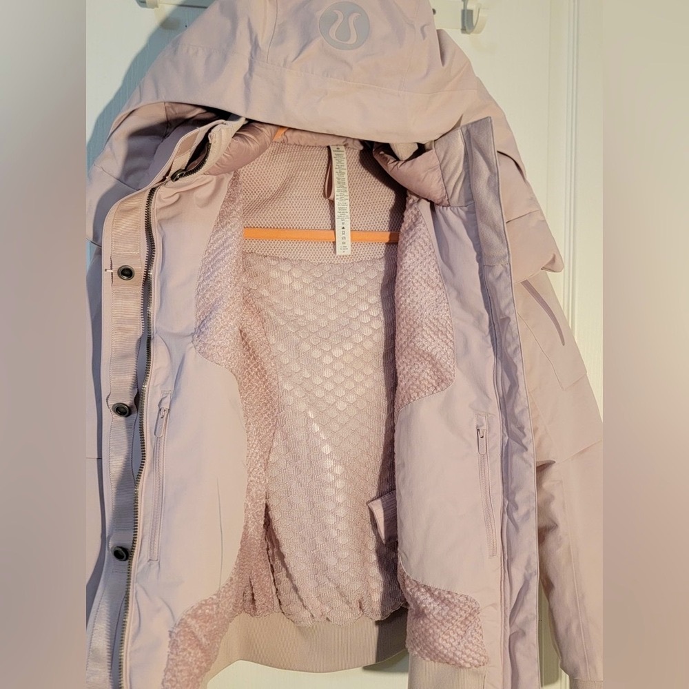 Lululemon Winter Warrior Coat•Bomber Goose Down Glyde•Porcelain Pink•FLAWLESS•4 - Picture 8 of 16